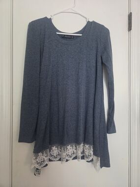 🛍 5/$25🛍Sanifer Heathered Blue Long Sleeve Lace Hem Tunic Top